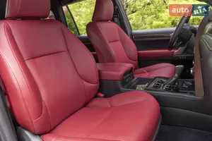 Отделка сидений комбинированной семианилиновой кожей с перфорацией